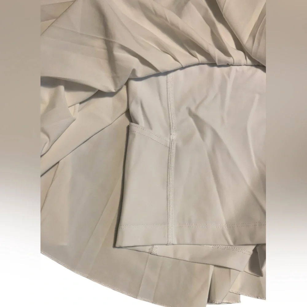 Aritzia TNA Action Pleated Tennis Skirt White XS Built-In Shorts Athleisure - Picture 5 of 6